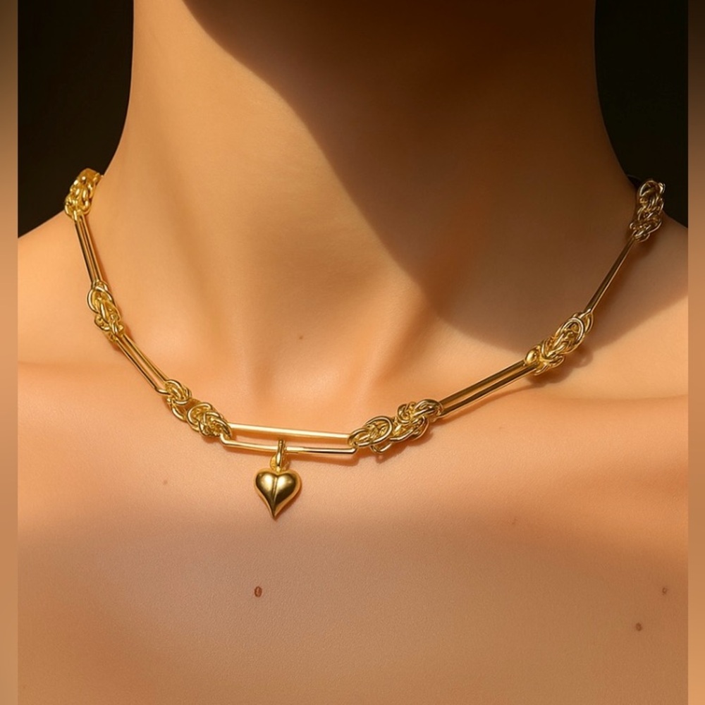 GOLD KNOT NECKLACE